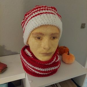 HAT AND SCARF SET!